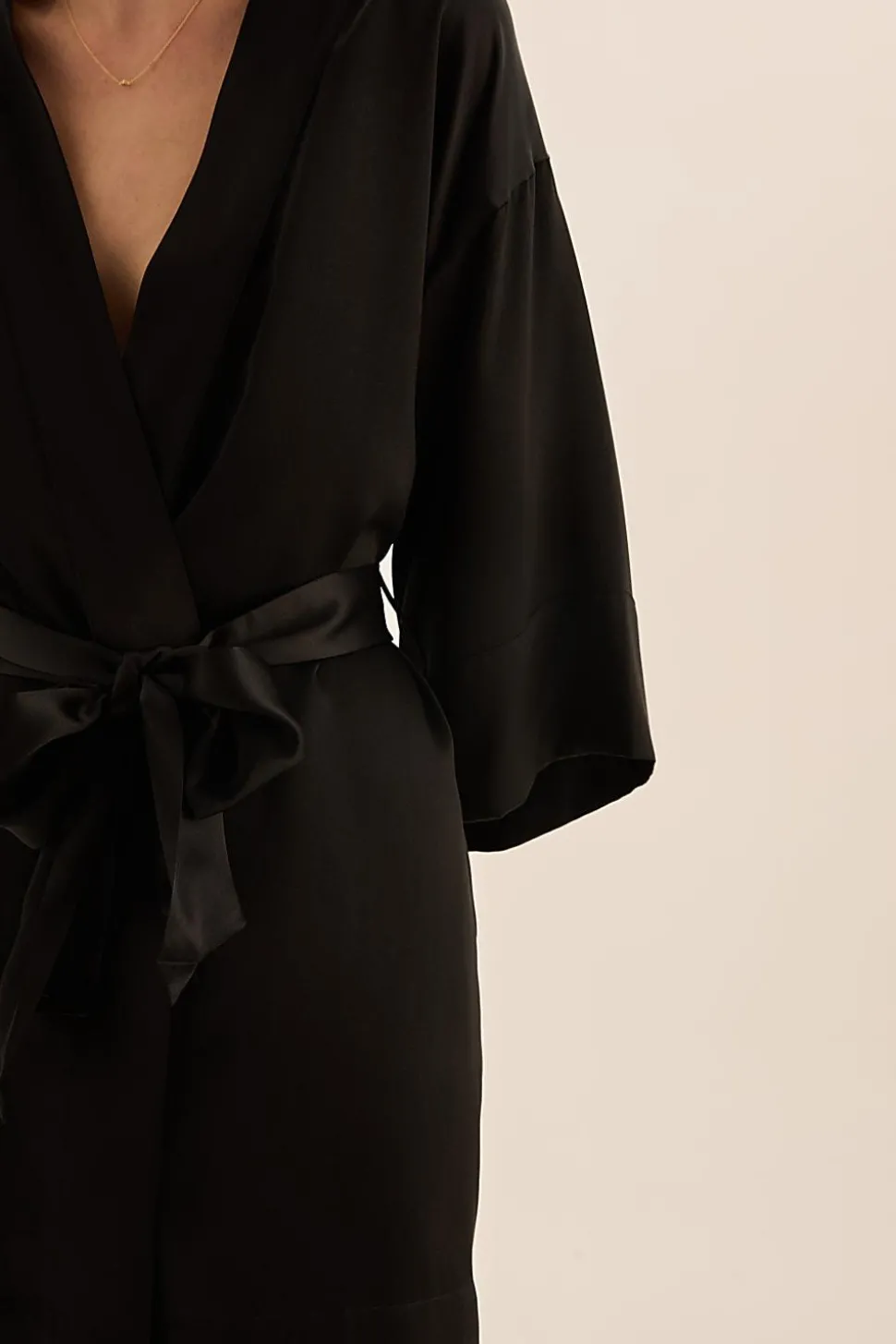 Diamond Pure Silk Black Short Robe
