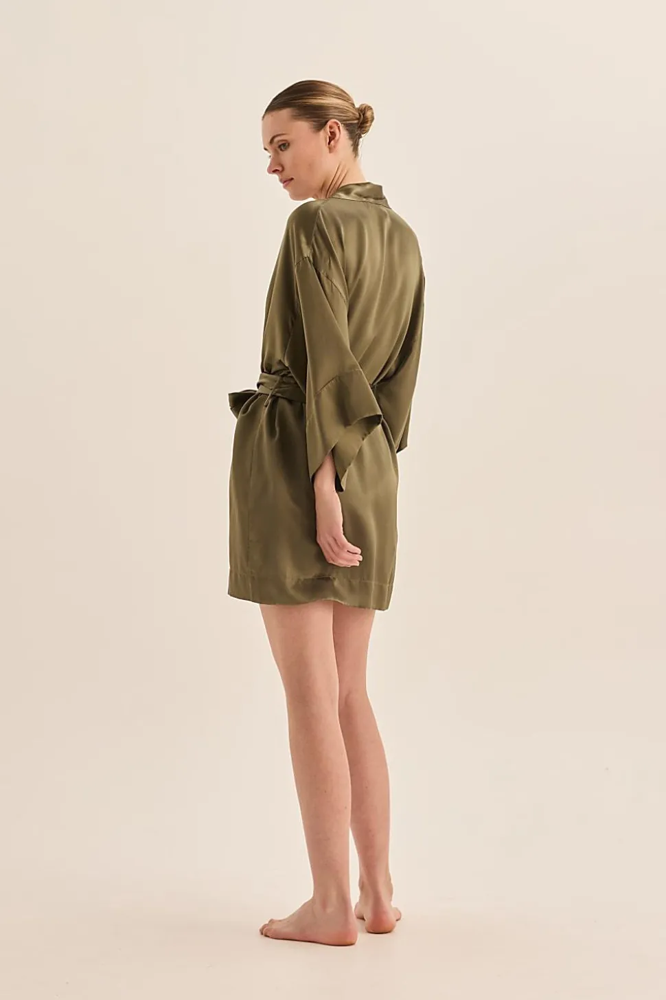 Diamond Pure Silk Olive Short Robe