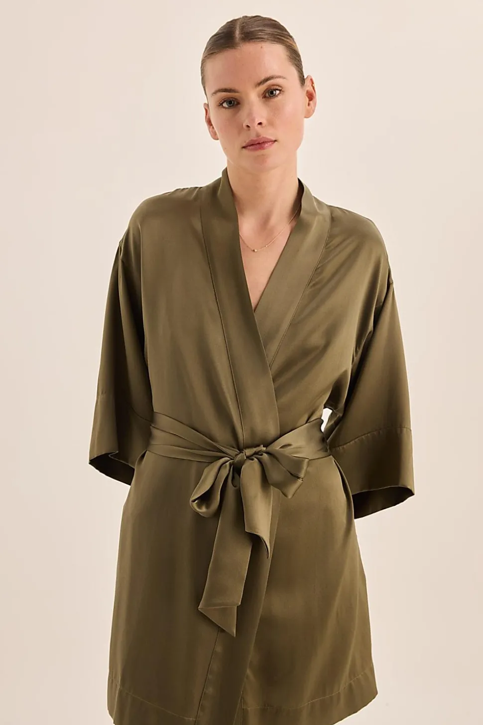 Diamond Pure Silk Olive Short Robe