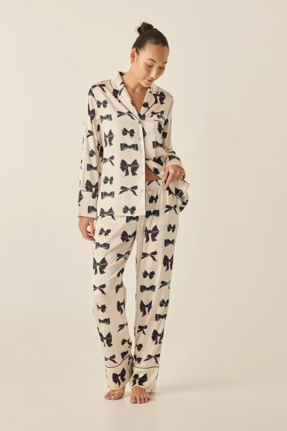 Kara Ivory And Black Satin Bow Set