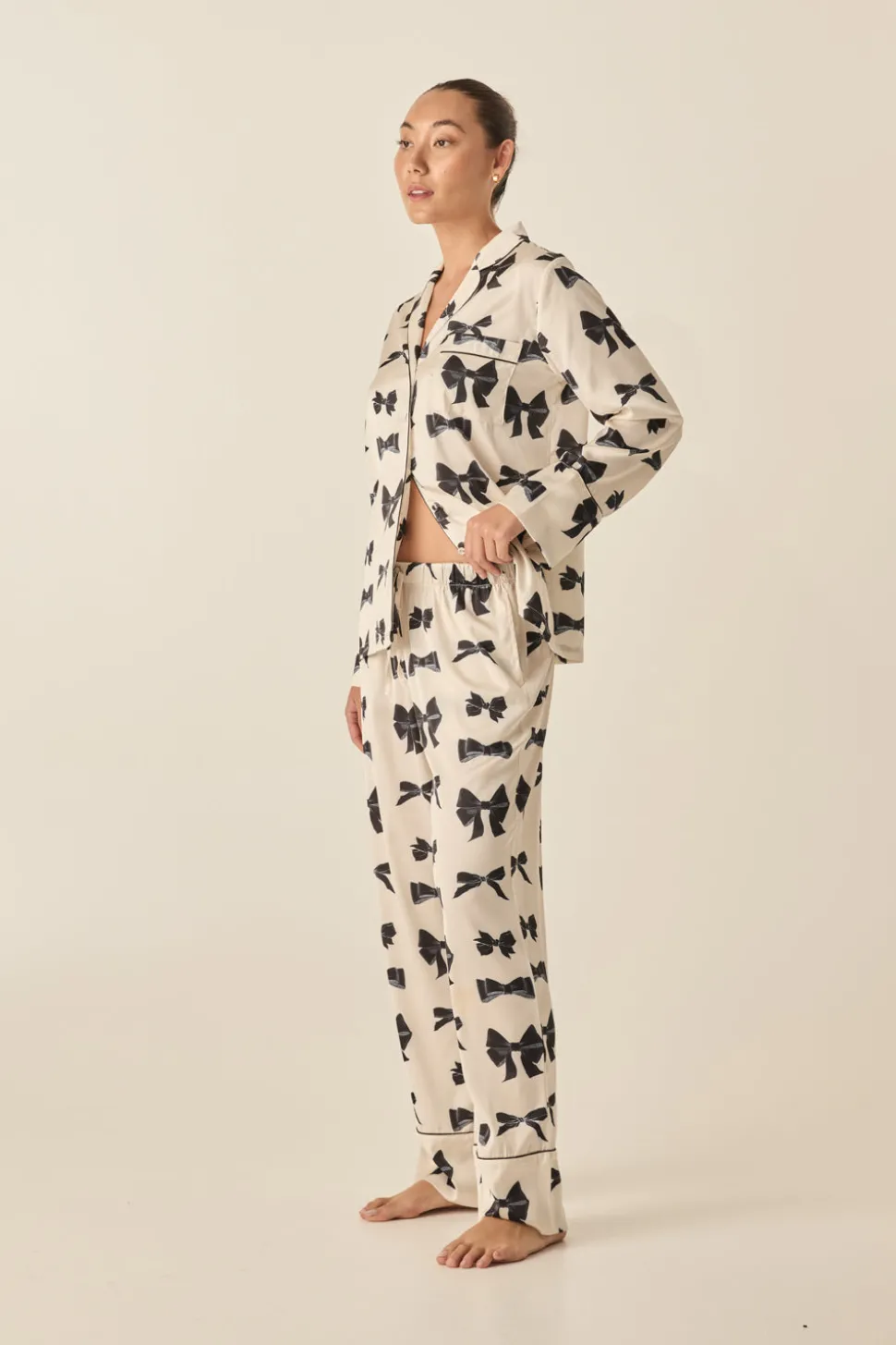Kara Ivory And Black Satin Bow Set