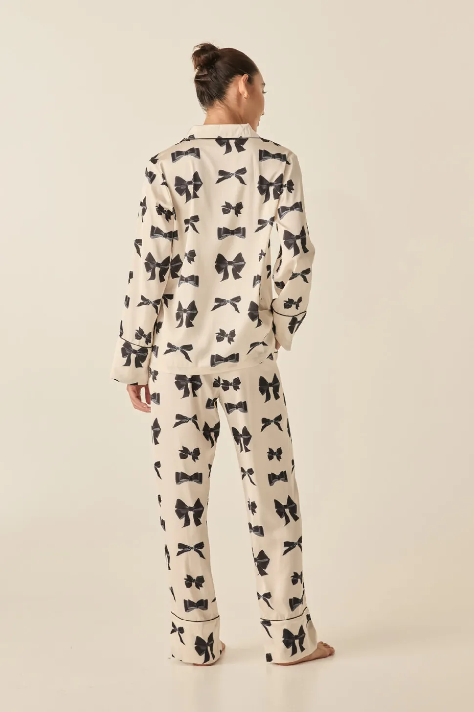 Kara Ivory And Black Satin Bow Set